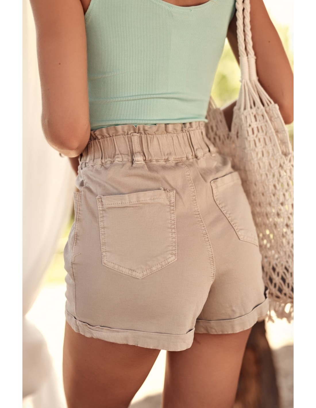 Kurze Shorts mit Bündchen, Beige 2011 - Online-Shop - Boutique